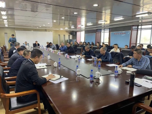 10月13日，，，，，，公司采掘生产服务组到东荣一矿指导服务