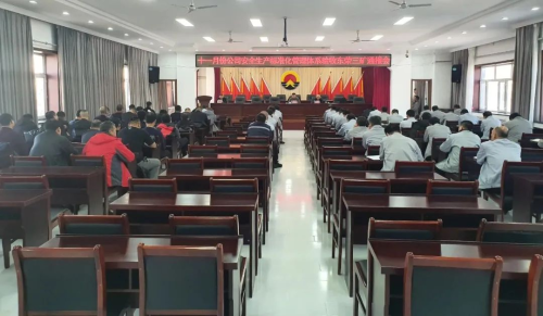 11月20日，，，，，公司安全生产标准化管理体系验收组到东荣三矿